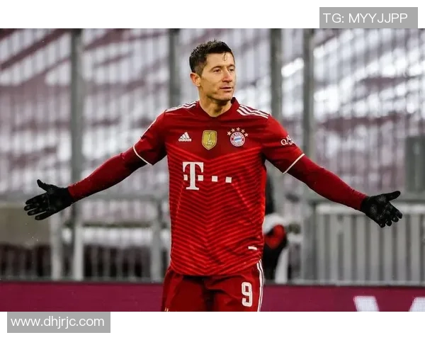 C罗与莱万多夫斯基谁是当今足坛最佳前锋的终极对决