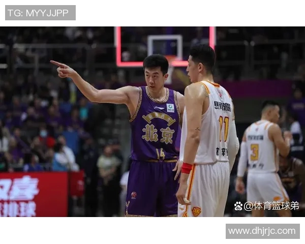 深圳篮球队技术争议引发热议球迷与专家观点交锋解析比赛关键时刻