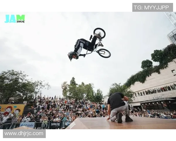 武汉滑板队在极限运动联赛中的精彩表现与比赛经验分析 武汉滑板队在极限运动联赛中的精彩表现与比赛经验分析