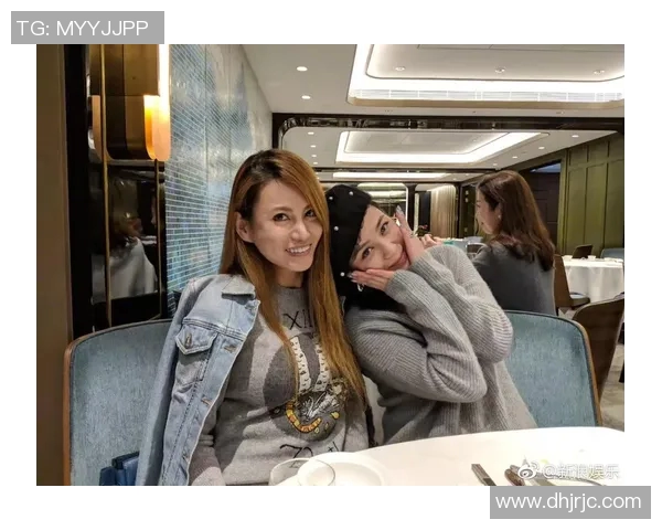 力哥与足球明星亲密合影高清图集展示球场上的激情与友谊 力哥与足球明星亲密合影高清图集展示球场上的激情与友谊